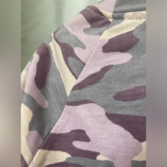 Purple camo cropped sweatshirt - Picture 3 of 5